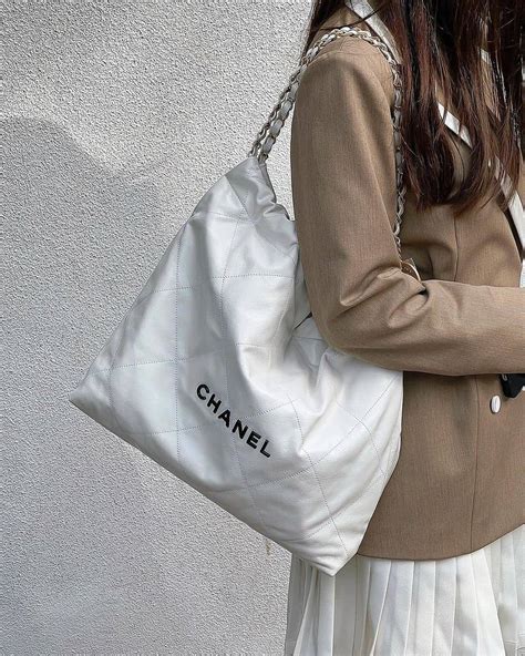 chanel 22 white medium|chanel handbags 22.